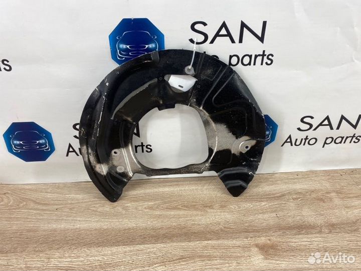 Пыльник тормозного диска передний левый Bmw X5