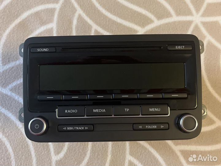 Штатная магнитола на volkswagen tiguan1 и рамка