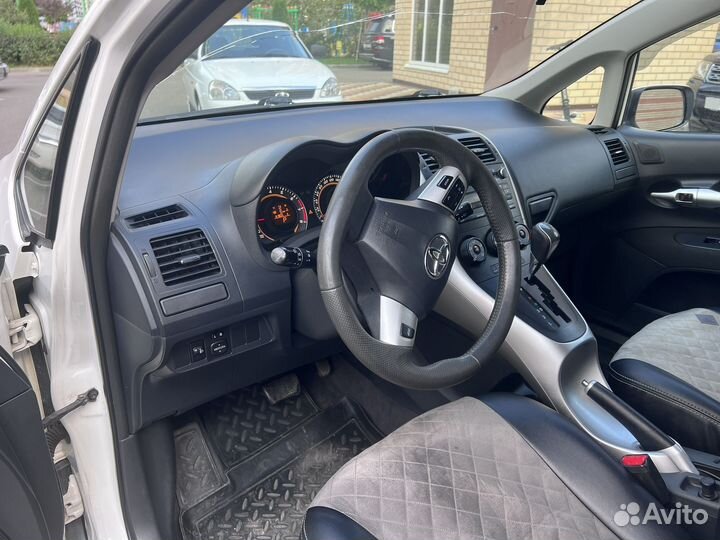 Toyota Auris, 2012
