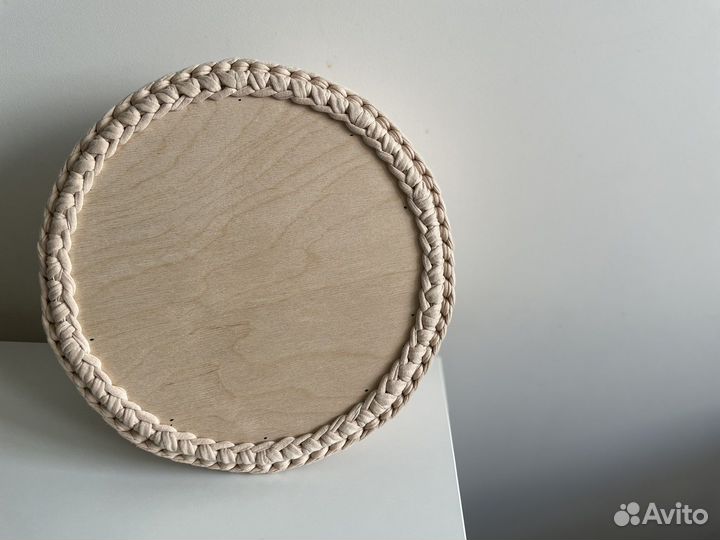 Корзина из бежевой трикотажной пряжи р-р средний