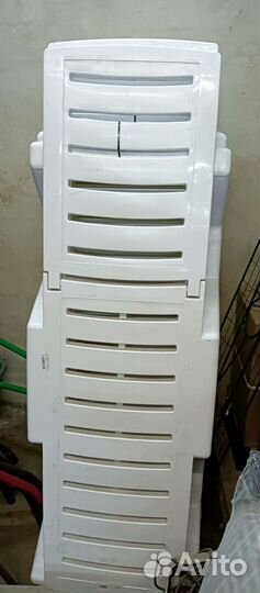 Пластиковые шезлонги