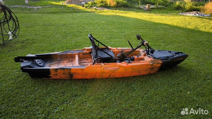 Каяк пластиковый с педальным приводом