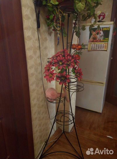Подставка для цветов напольная металлическая