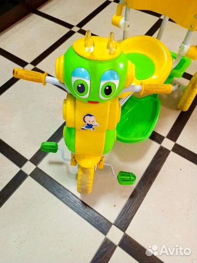 Трехколесный велосипед с ручкой