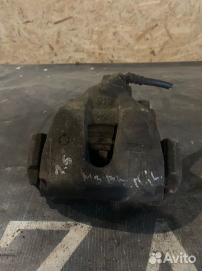 Суппорт передний левый Mazda 3 хэтчбек 1.6 Z6 2008