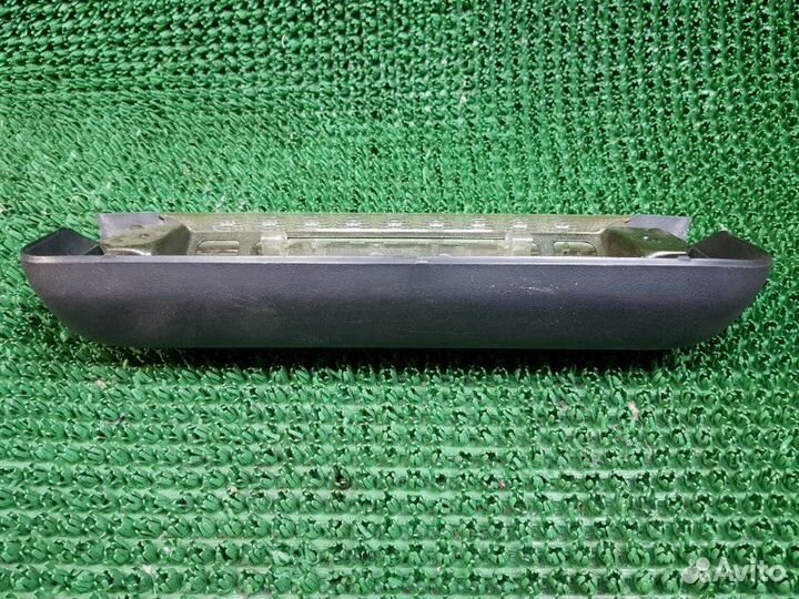 Дополнительный стоп сигнал Toyota Noah AZR60G