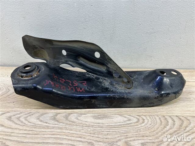 Кронштейн задней балки правый Nissan Murano Z52