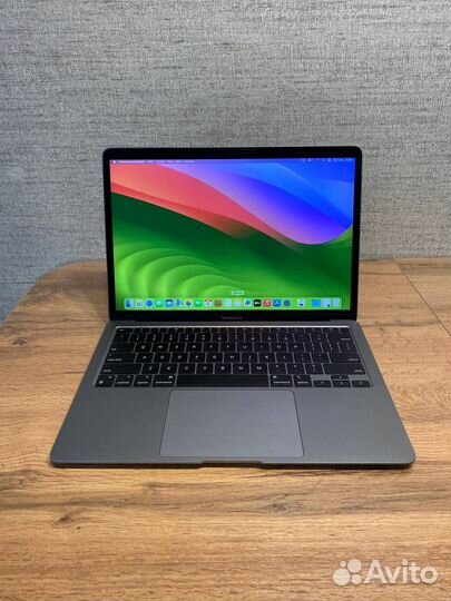 MacBook м1 8/256, 2020 года