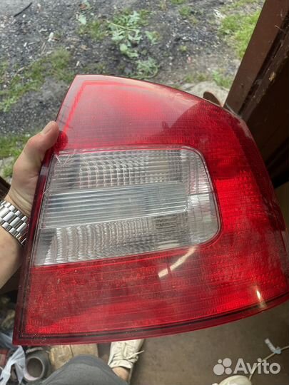 Задний правый фонарь skoda octavia