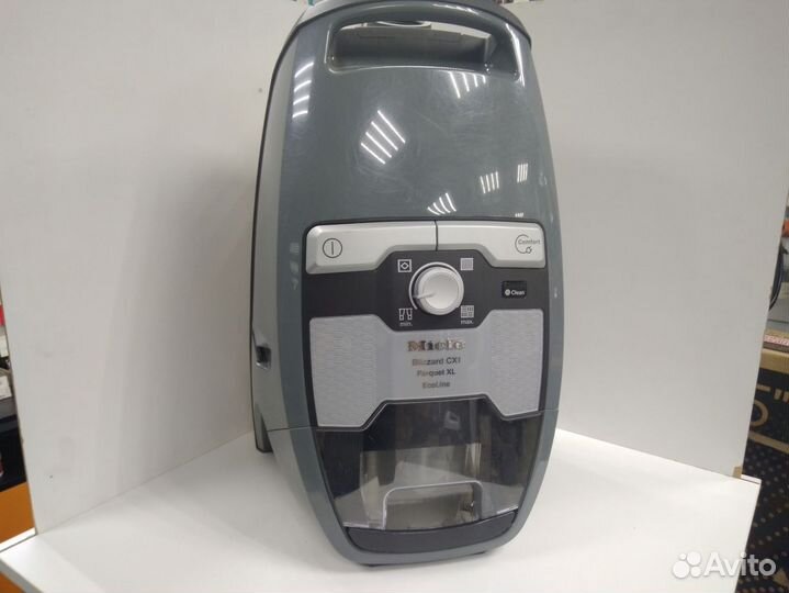 Пылесос с контейнером для пыли Miele Blizzard CX1