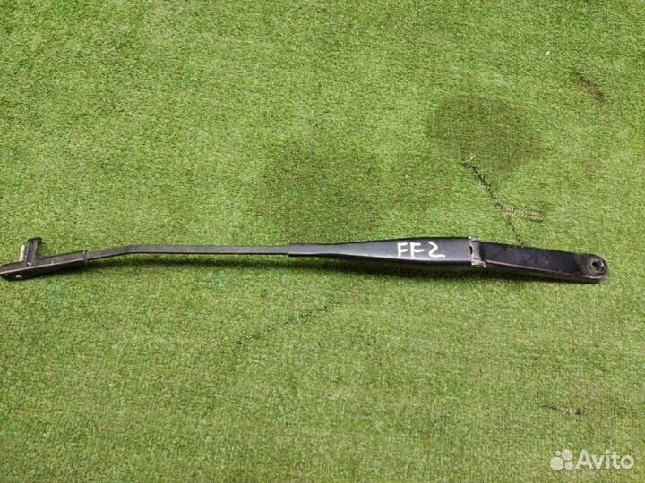 Поводок стеклоочистителя Ford Focus 2 2005-2011