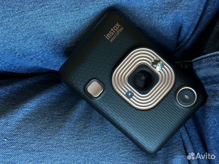 Фотоаппарат моментальной печати instax