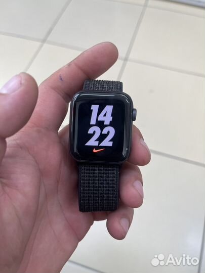 Часы apple watch se 44 mm nike