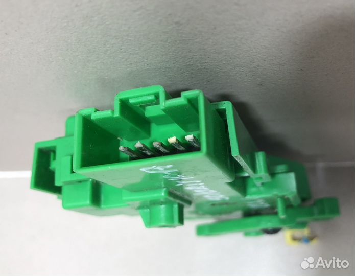 Актуатор замка двери зад левый Hyundai Solaris 10