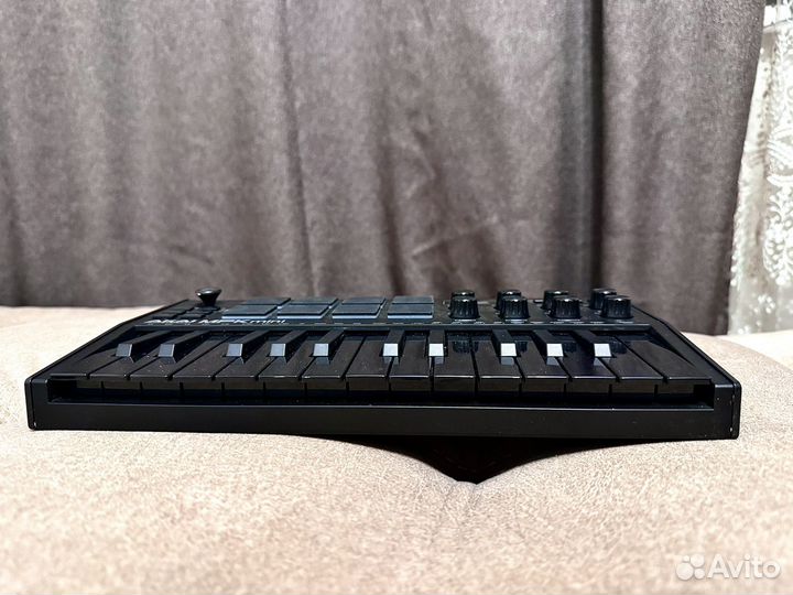 Midi контроллер Akai Pro MPK Mini MK3 Black