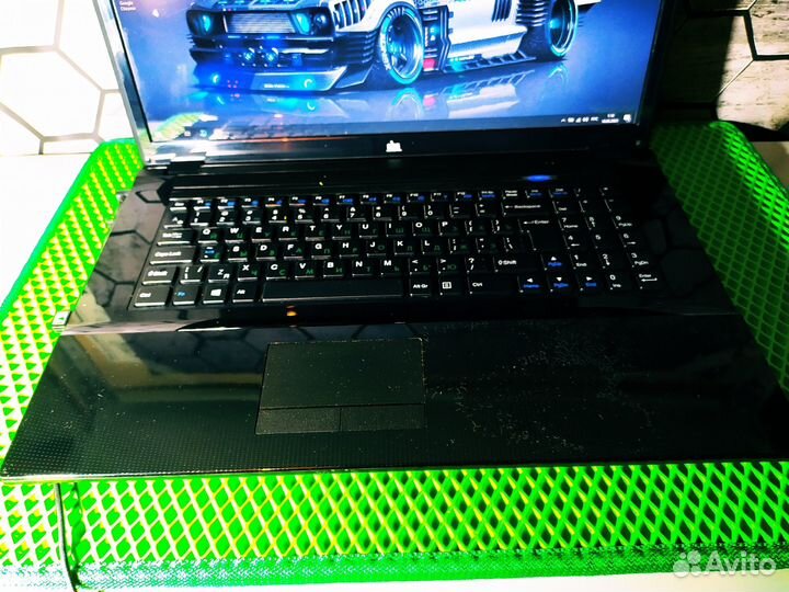 DNS W270HUQ-17 Дюймов\ Core i3-2 Gen \ 3 Озу \ SSD