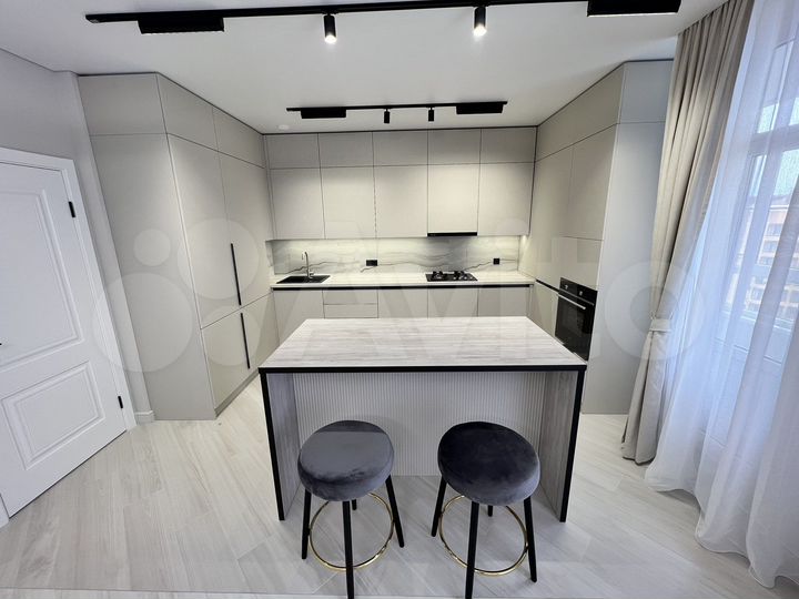 2-к. квартира, 87 м², 15/18 эт.