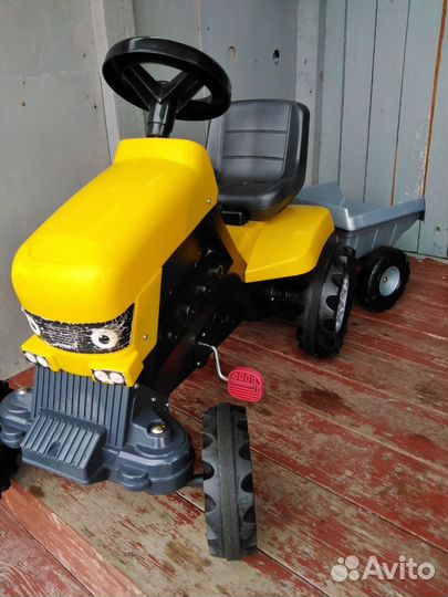 Детский трактор с педалями