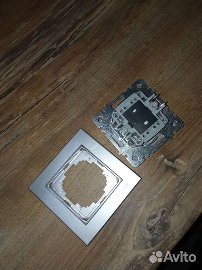 Выключатель с рамкой