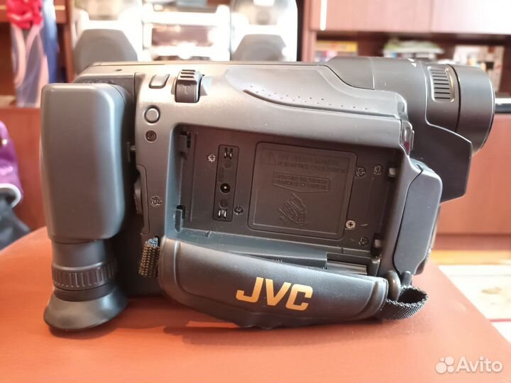 Видеокамера JVC кассетная