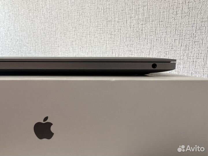 MacBook Pro 13 2020 m1 8/256