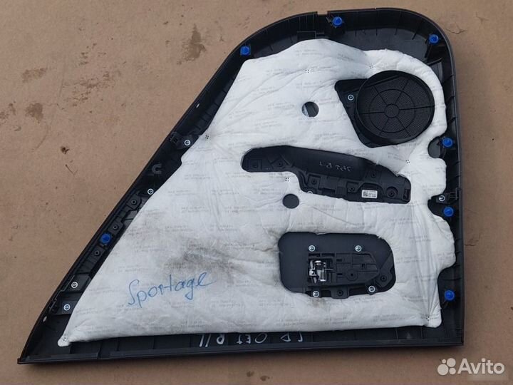 Обивка двери задняя левая Kia Sportage 3 SL