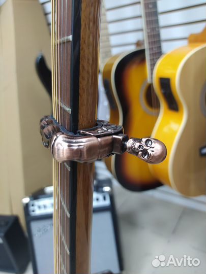 Каподастр для гитары с черепом