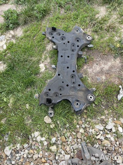 Передний подрамник kia sportage 4ql