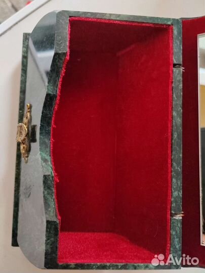 Малахитовая шкатулка