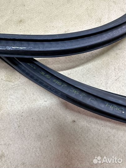 Уплотнитель двери Skoda Superb 2006