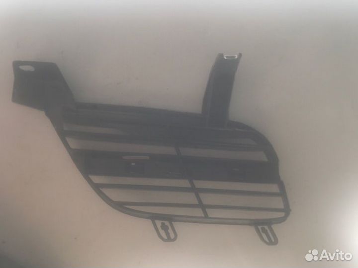 Решетка радиатора передняя левая Nissan Almera N16