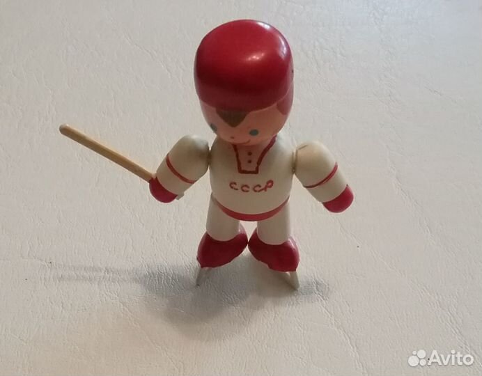 Хоккеист деревянный сувенир СССР