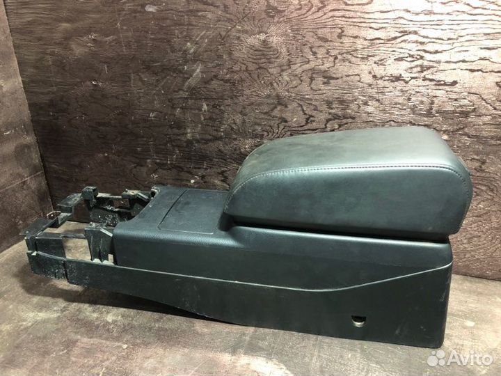 Подлокотник Nissan Skyline V35 VQ25DD 2005