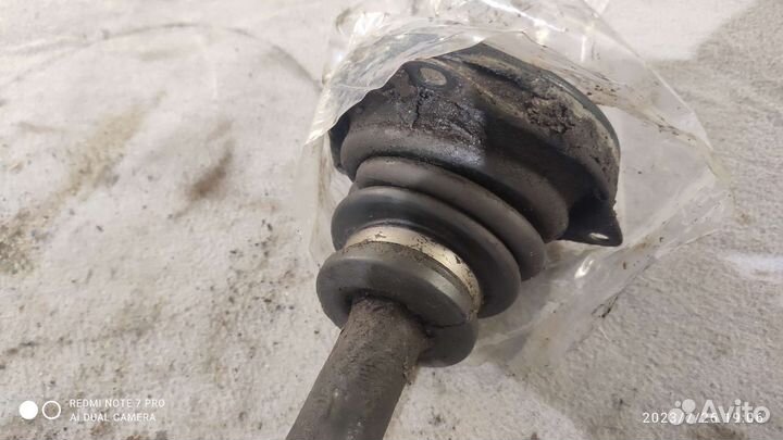 Привод левый Mitsubishi Carisma дорест. DA1A