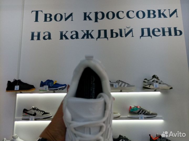 Кроссовки adidas