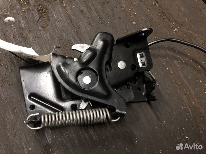 Замок капота левый Bmw f30