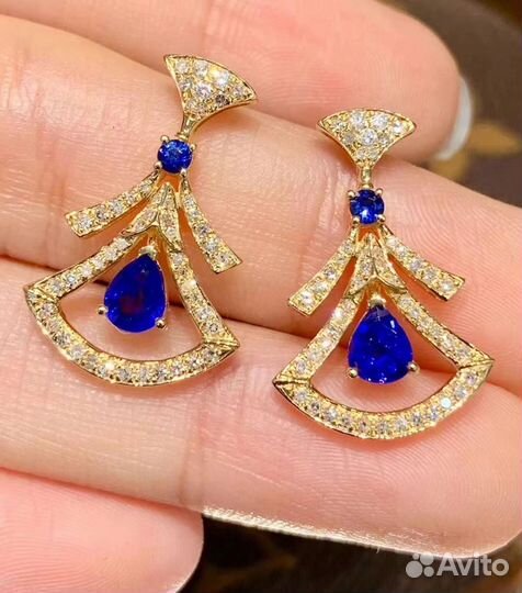Золотые серьги с бриллиантами и сапфирами