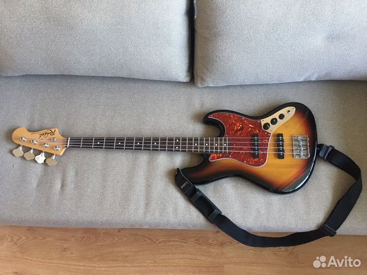 Бас гитара Rockdale