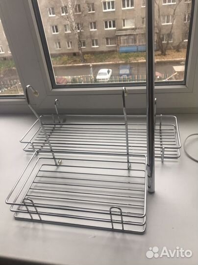 Полки на кухню с трубой для рейлинга