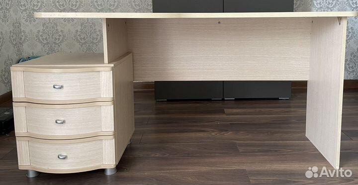 Письменный стол