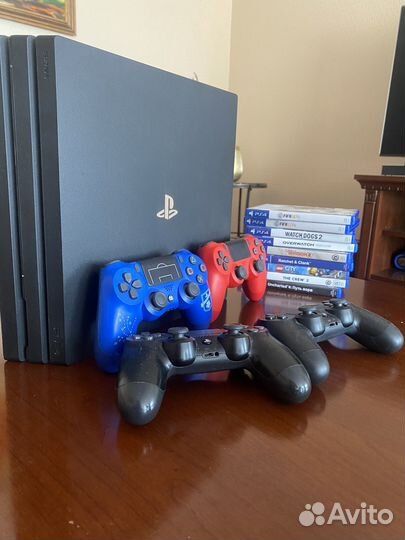 Sony PS4 pro 1tb + 4 геймпада + диски