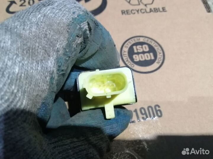 Датчик удара боковой Toyota LC200 Lexus LX570