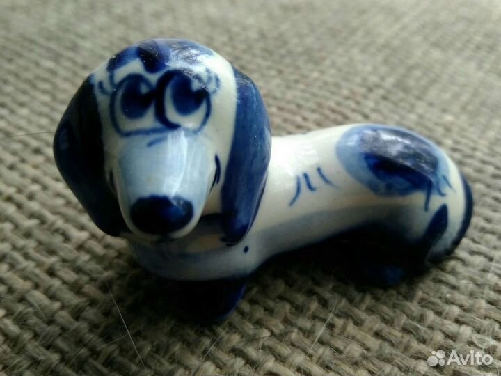 Фарфоровая статуэтка собака такса