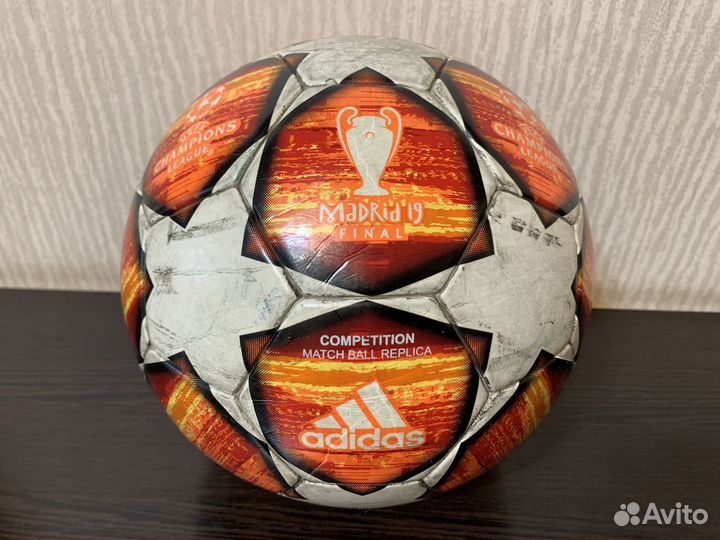 Футбольный мяч Adidas лч