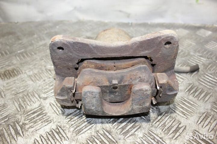 Суппорт передний правый Nissan Almera N15