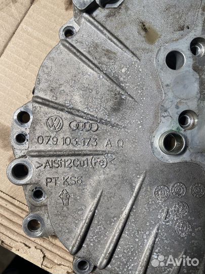 Крышка двигателя задняя Audi A8 D3 4.2 BVJ