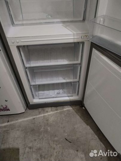 Холодильник hotpoint ariston бу