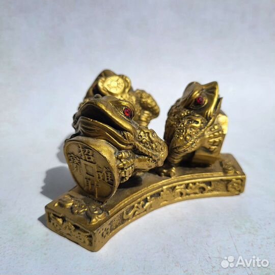 Статуэтки Хотэй и трехлапые жабы