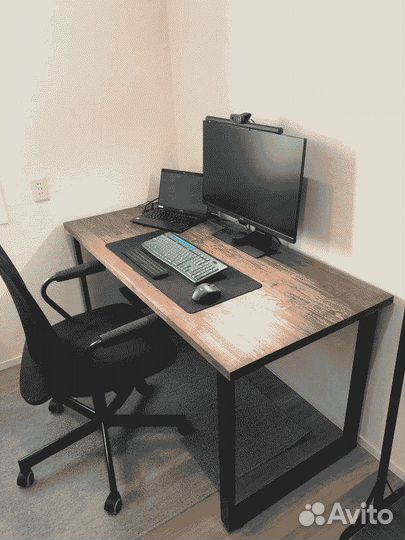 Компьютерный стол в стиле лофт