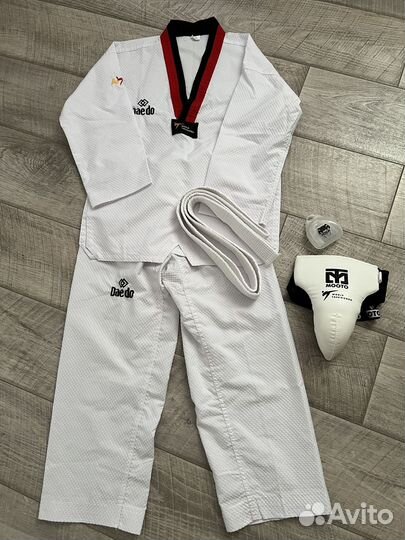 Кимоно и защита для тхэквондо 140 см